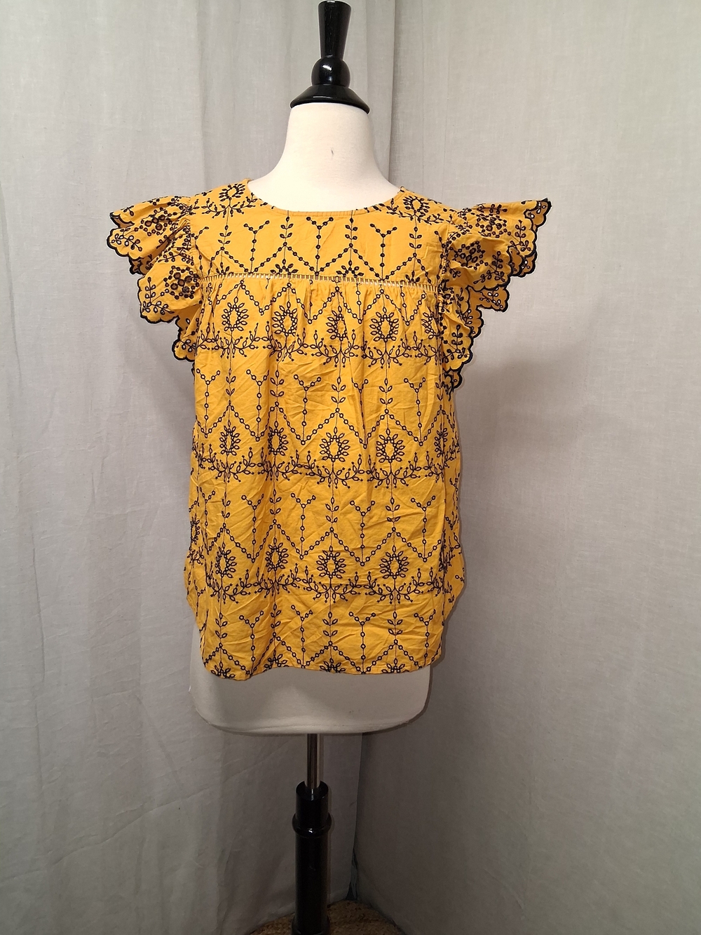 crown & ivy Yellow Embroidered Flutter-Sleeve Blouse